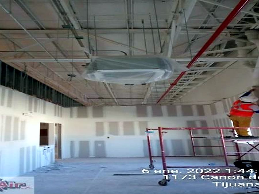Cuarto limpio clase ISO-7 construido por Electro Air en la planta Volex de Tijuana