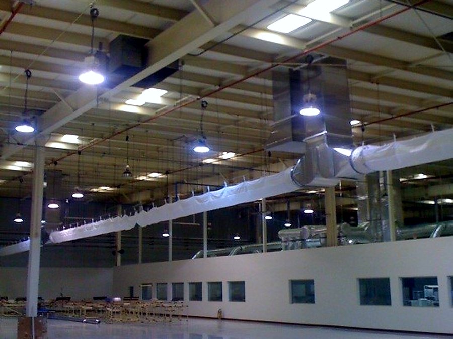 Trabajos de aire acondicionado y electromecánica realizados por Electro Air en la planta SMK Electronic